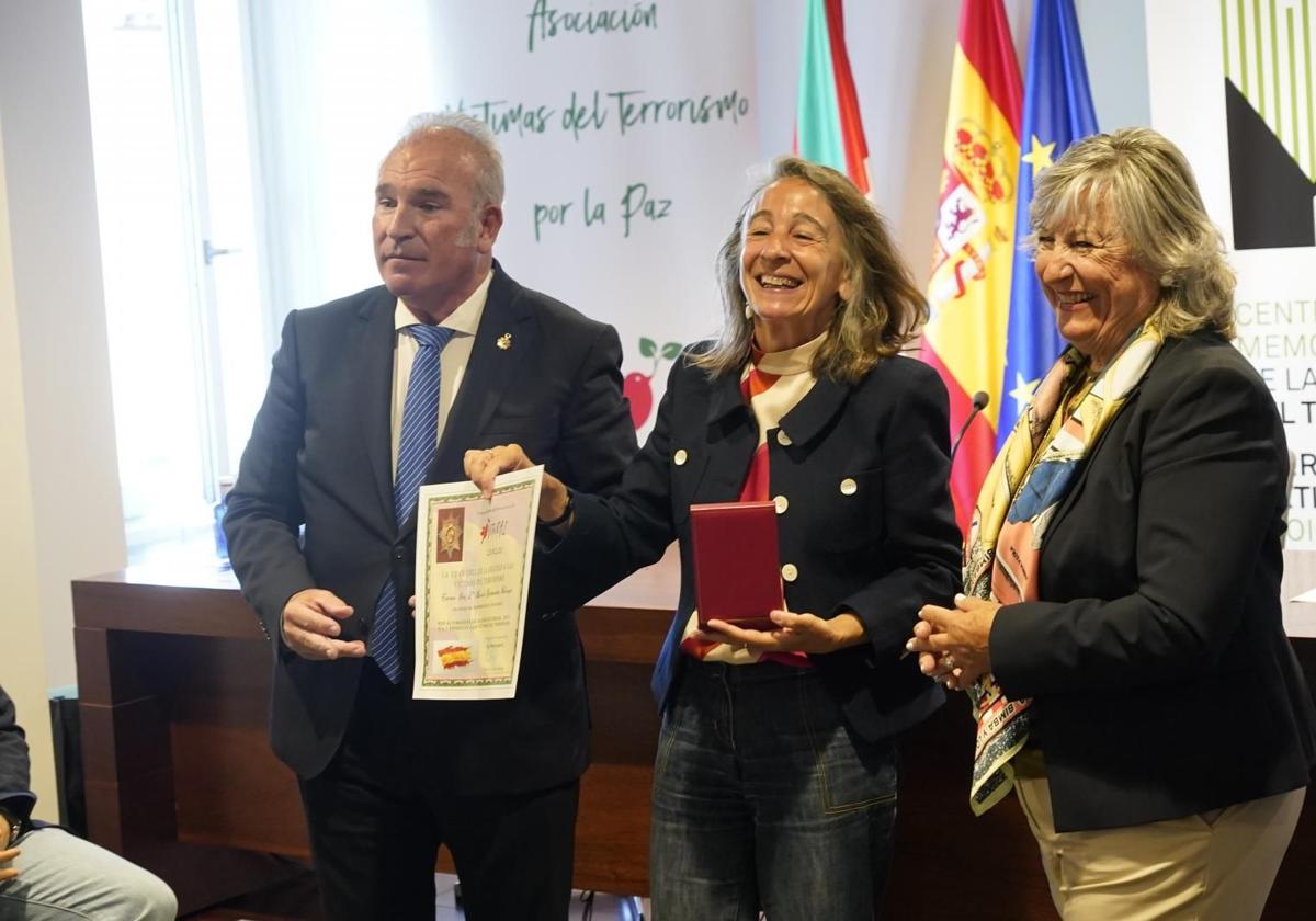 Premian a la delegada del Gobierno en el Memorial: «Esto es para todas las víctimas»