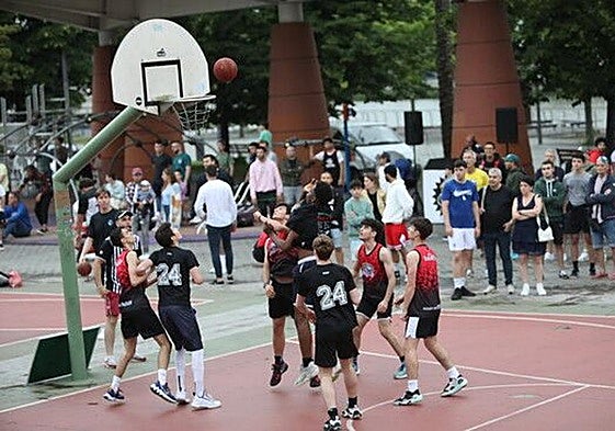 Partido de una pasada edición de North All Star en las pistas del Euskalduna.