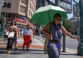 Imagen de archivo de un termómetro de Bilbao durante una ola de calor en 2023.