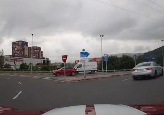 La «rotonda de la muerte», según una autoescuela de Bilbao
