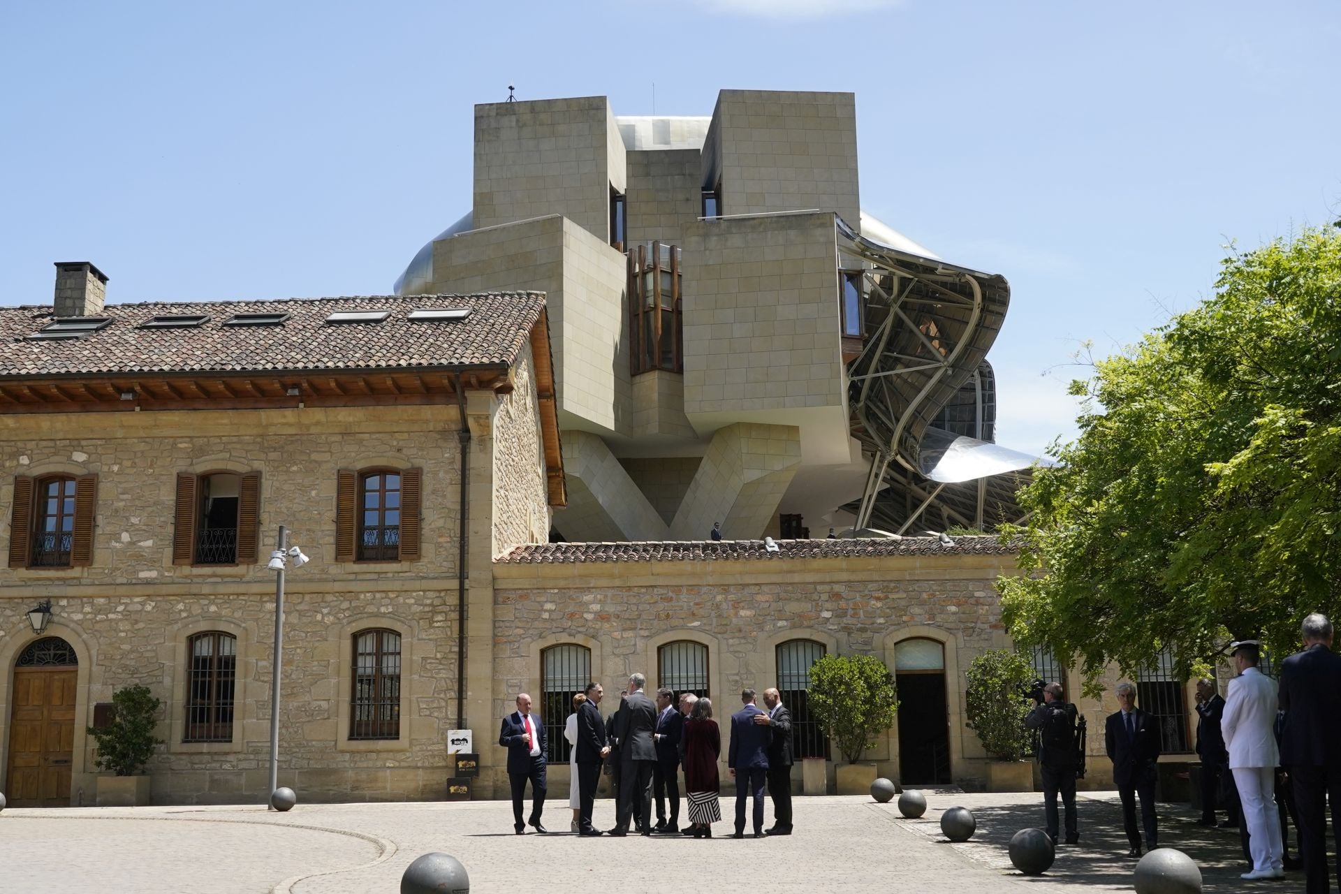Las imágenes de la visita de Felipe VI a Elciego