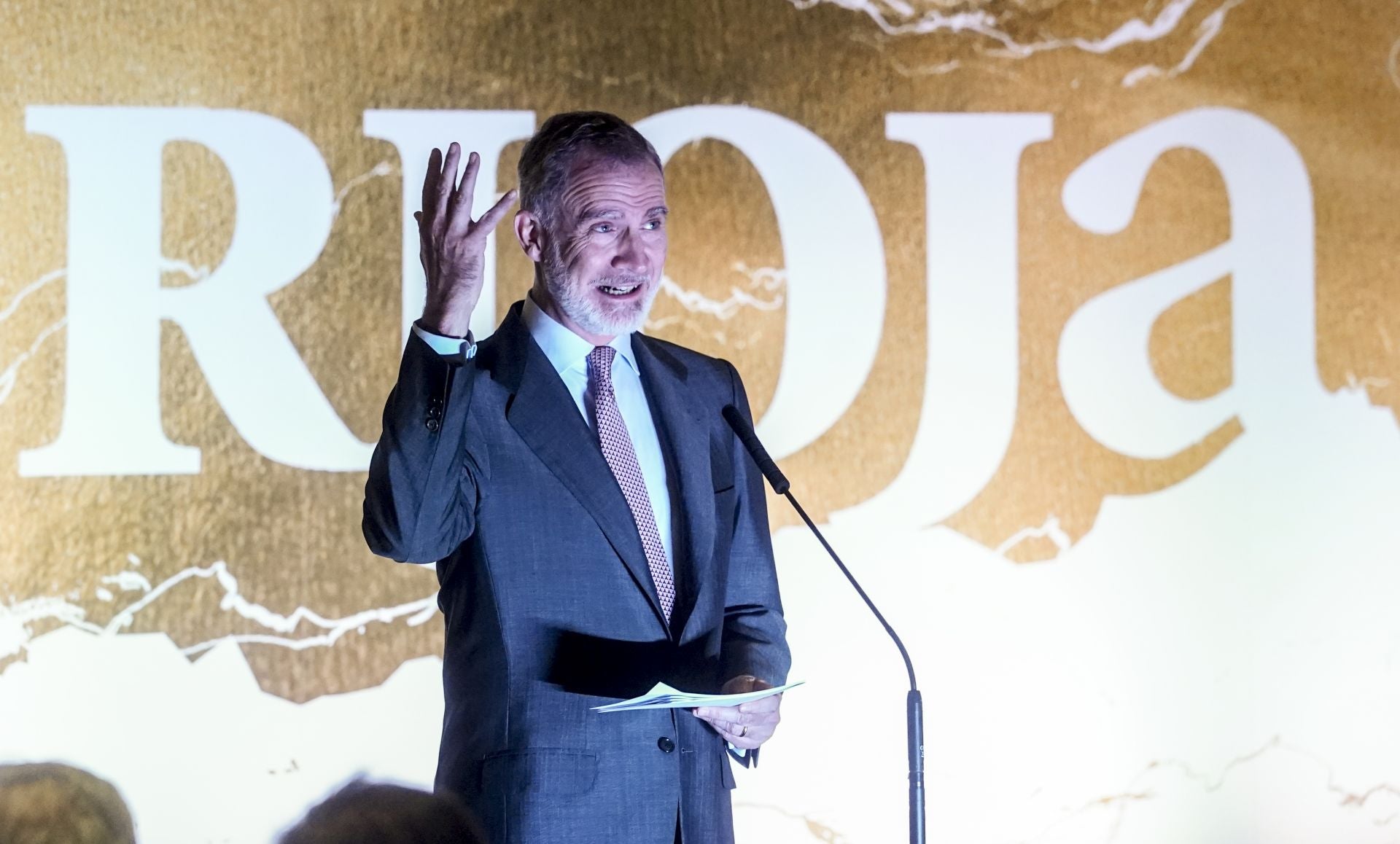 Las imágenes de la visita de Felipe VI a Elciego