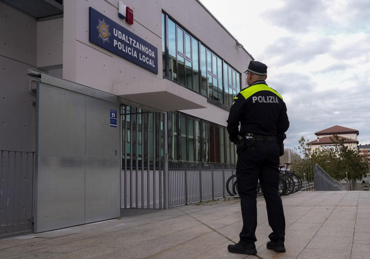 Detenido con droga en el coche después de estar a punto de chocarse con la Policía Local en Vitoria