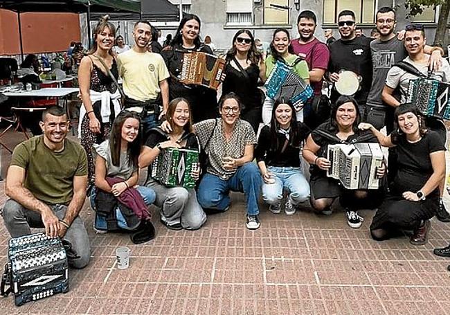 Una de las actuaciones de integrantes de Hala Dzipo.