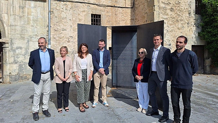 El satélite 'Garai' de Satlantis aterriza en Orduña en forma de monumento