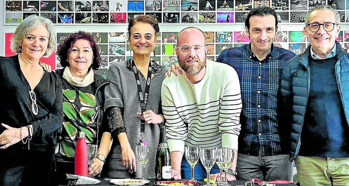 Marian y Laura Etxebarria, Beatriz Churruca, Germán Castañeda, Borja Ruiz y Luque Tagua.