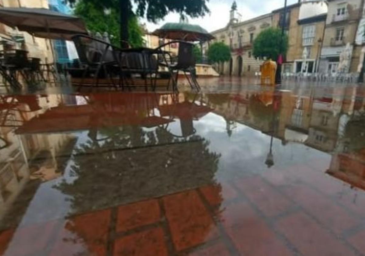 Miranda refuerza la limpieza de los sumideros para evitar las 'piscinas' de Plaza España