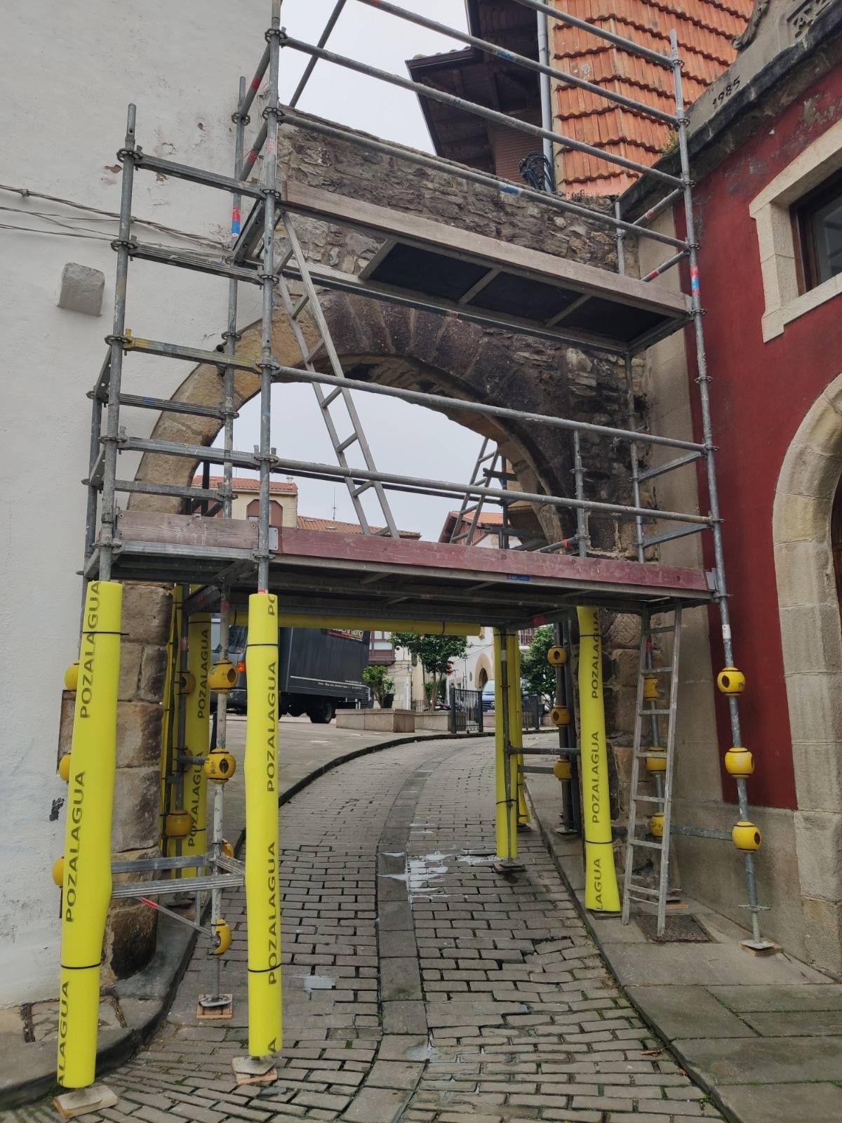 El arco de Santiago es el último vestigio de la antigua muralla.