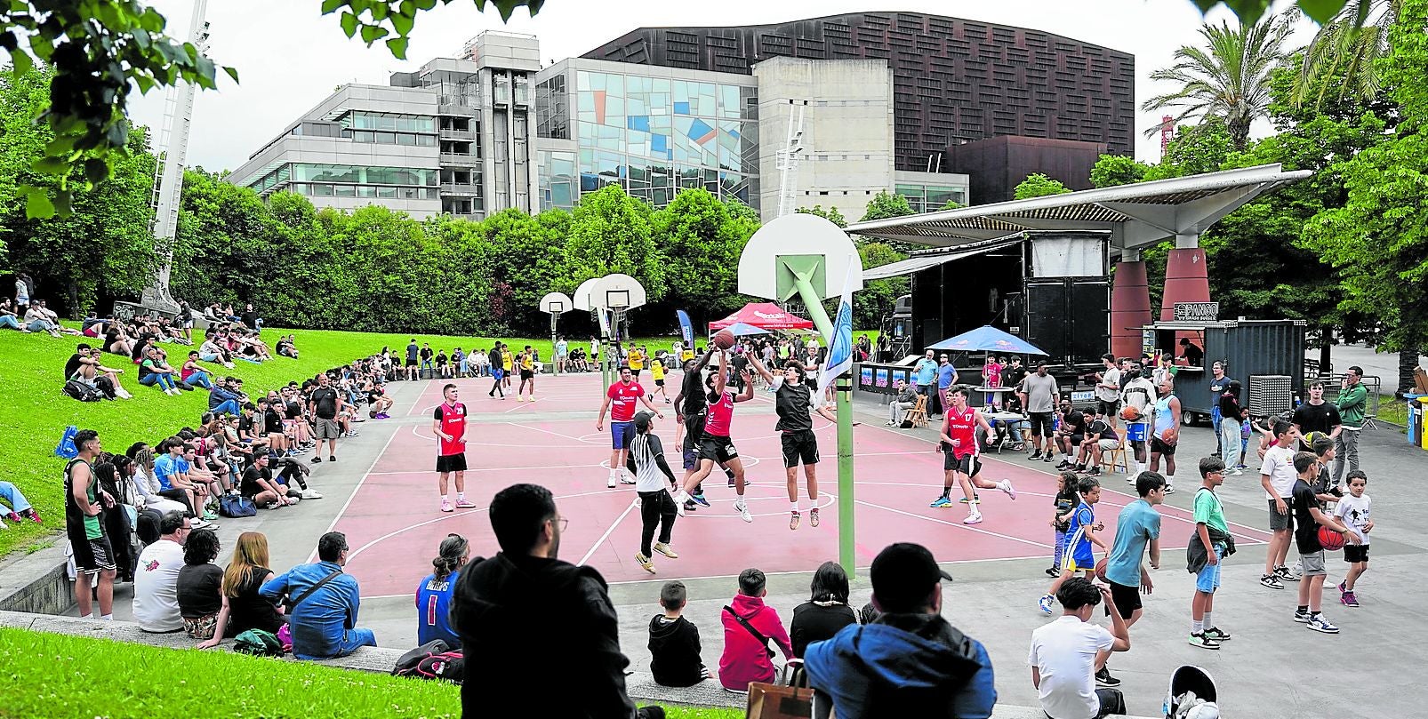 La gran fiesta del baloncesto «más libre» sigue sus propias reglas