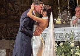 Omar Montes, fuegos artificiales, música flamenca, un piano cubierto de flores... Así fue la boda de cuento de Unai Núñez y Cintia Roldán