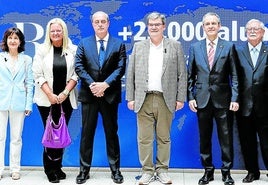 Juan Echano, Laura Gómez, Marta Areizaga, Hipólito Suárez, Juan Mari Aburto, José Ramón Intxaurbe, Joaquín Giménez y Jesús Riaño