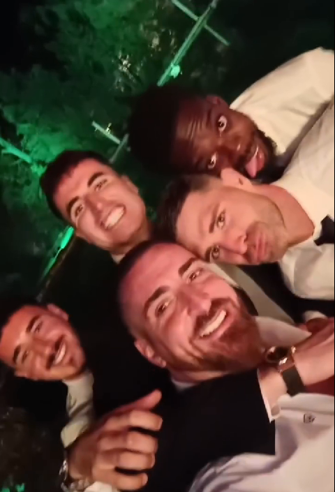 Iñaki, Yeray y Morcillo, junto a otros amigos