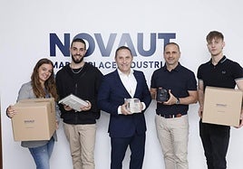 David Ibáñez, cuarto por la izquierda, junto al resto del equipo que hoy compone la plantilla de Novaut.