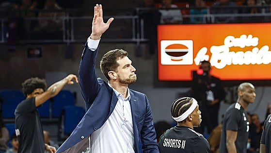 Splitter regresa a la NBA