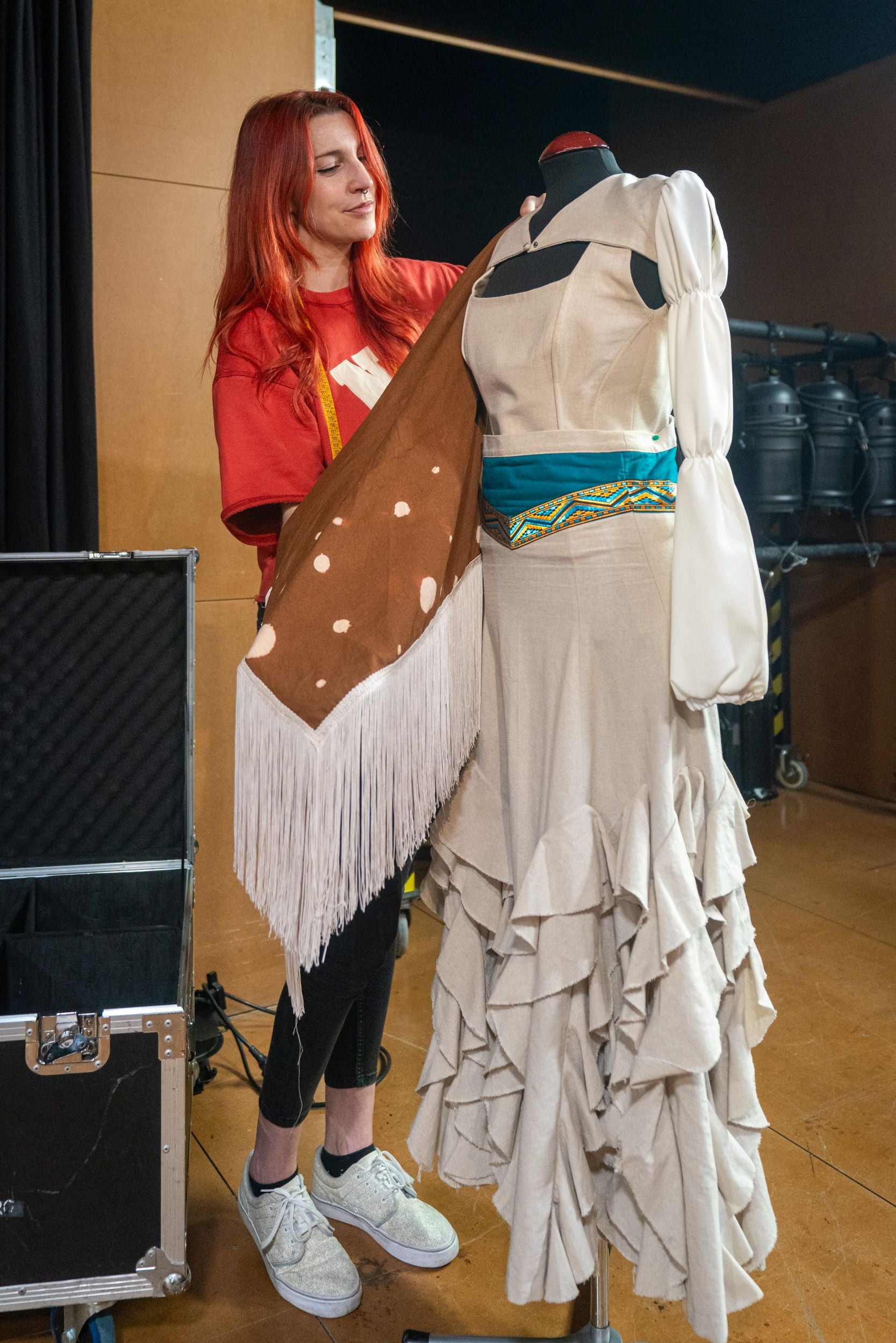 La diseñadora vitoriana que mezcla cultura africana y flamenca para una obra de teatro