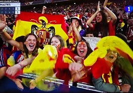 El aplaudido comentario de Juan Carlos Rivero tras colarse una bandera franquista durante la retransmisión del Portugal-España