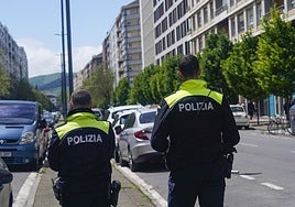Policías locales en Vitoria.