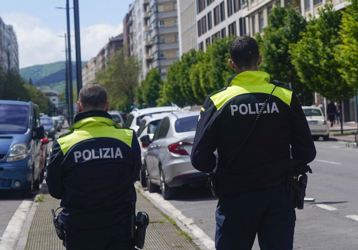Policías locales en Vitoria.