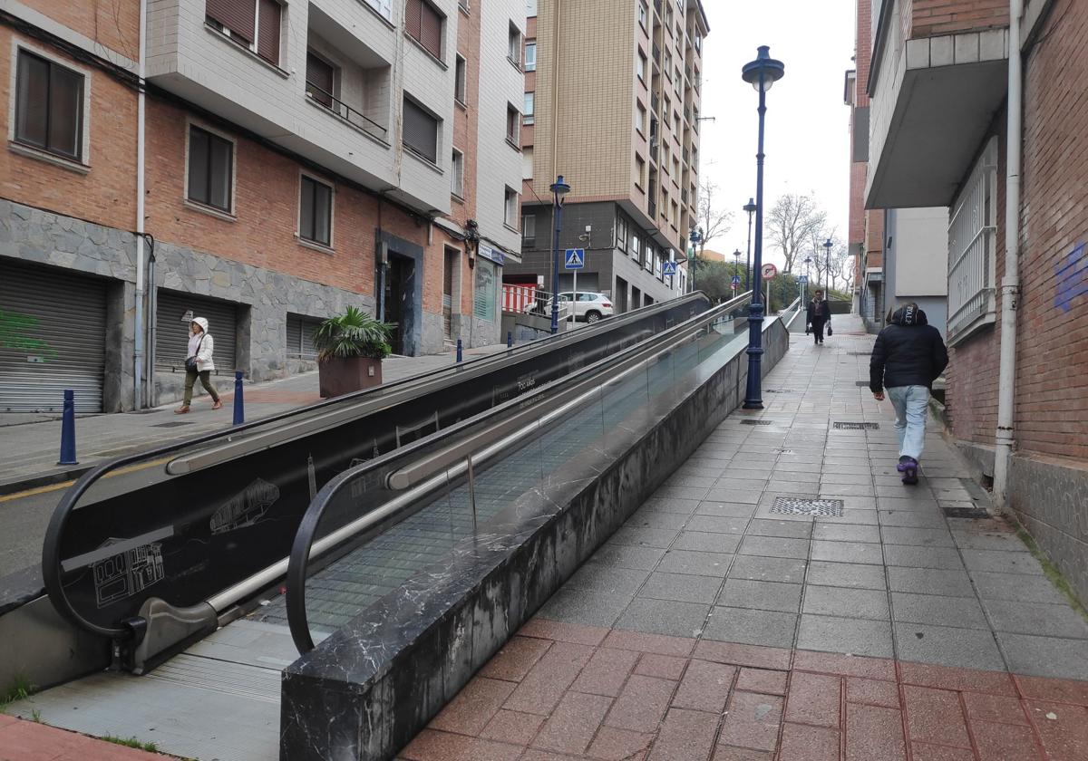 La calle Vallecilla consta de cuatro rampas mecánicas inoperativas desde hace tres años.