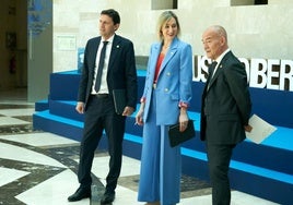 El consejero de Hacienda, d'Anjou, la portavoz del Gobierno, Ubarretxena y el consejero de Ciencia, Pérez Iglesias