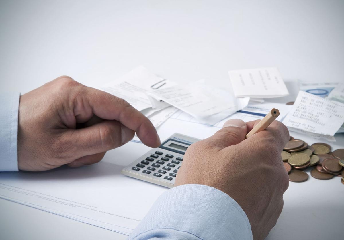 El método con el que puedes ahorrar 500 euros al año de forma sencilla, según el economista Pedro Becerro
