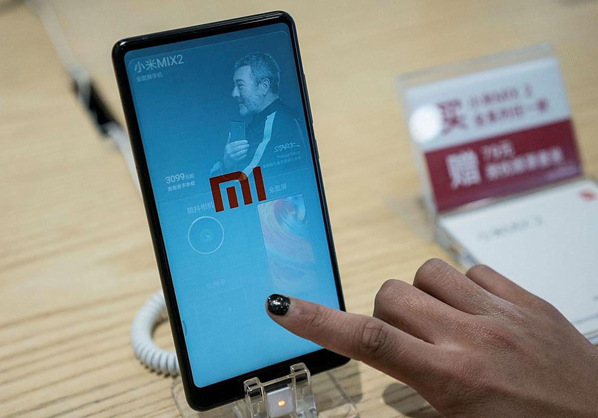 OCU denuncia a Xiaomi por engaño: compras un móvil con dos tablets de regalo y solo llega una