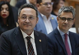 El fiscal general del Estado, Álvaro García Ortiz (i), junto al ministro de Presidencia, Justicia y Relaciones con las Cortes, Félix Bolaños.