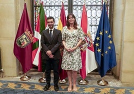 El ministro Bustinduy y la alcaldesa de Vitoria.