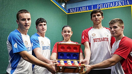 La final del torneo Biharko Izarrak de Mallabia parte con tendencia colorada