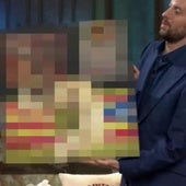 Broncano desnudo sobre una estelada y junto al logo del PSOE... el cuadro que 'La Revuelta' ha censurado por segunda vez