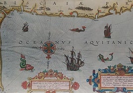 La costa vizcaína en un atlas del XVI, con el Sur situado hacia arriba. en uno de los documentos expuestos.