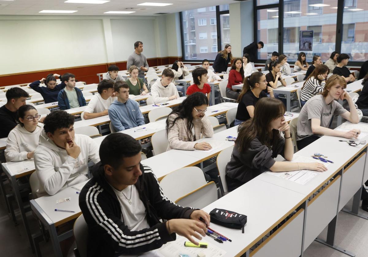 Prueba de la PAU en la Escuela de Ingeniería de Bilbao.