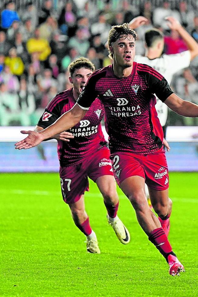 El primer triunfo fuera de Anduva fue, además contra el Burgos. Llegó el éxtasis con el gol de Hugo Rincón.