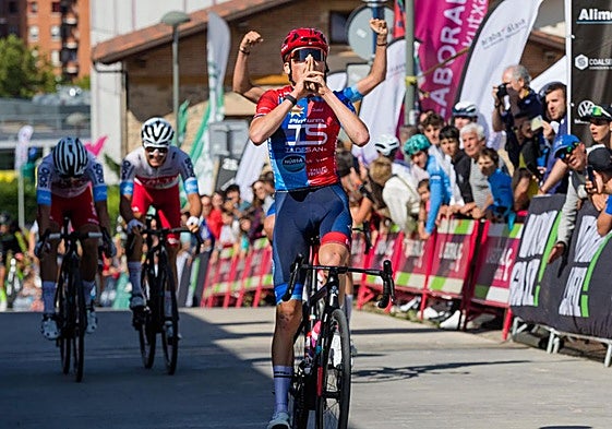 El catalán Adriá Pericas, ahora vinculado al UAE de Pogacar, venció el año pasado.