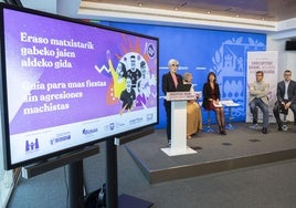 Los representantes institucionales este viernes en la presentación de la campaña en Vitoria.