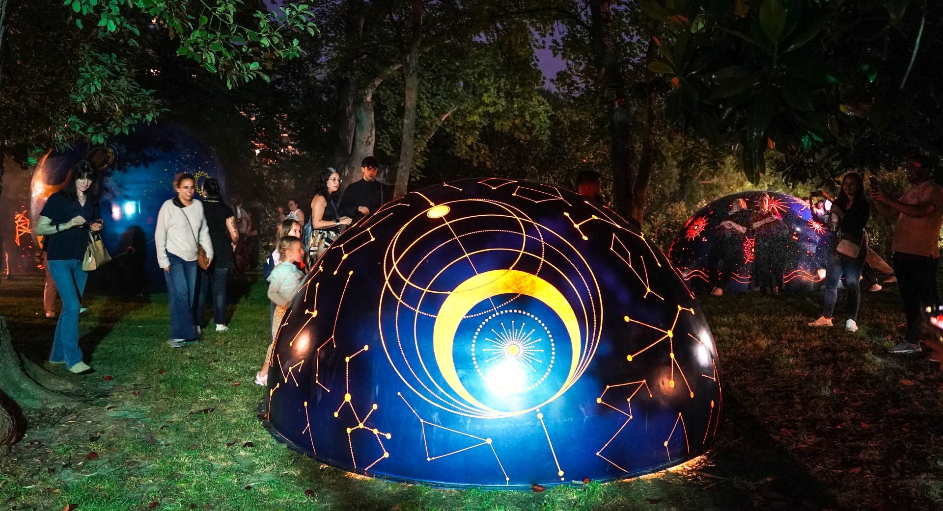 Gau zuria: 34 espectáculos de luces hacen que Bilbao brille