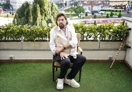 Alan Parsons, que camina con ayuda de un bastón, en el hotel Carlton.