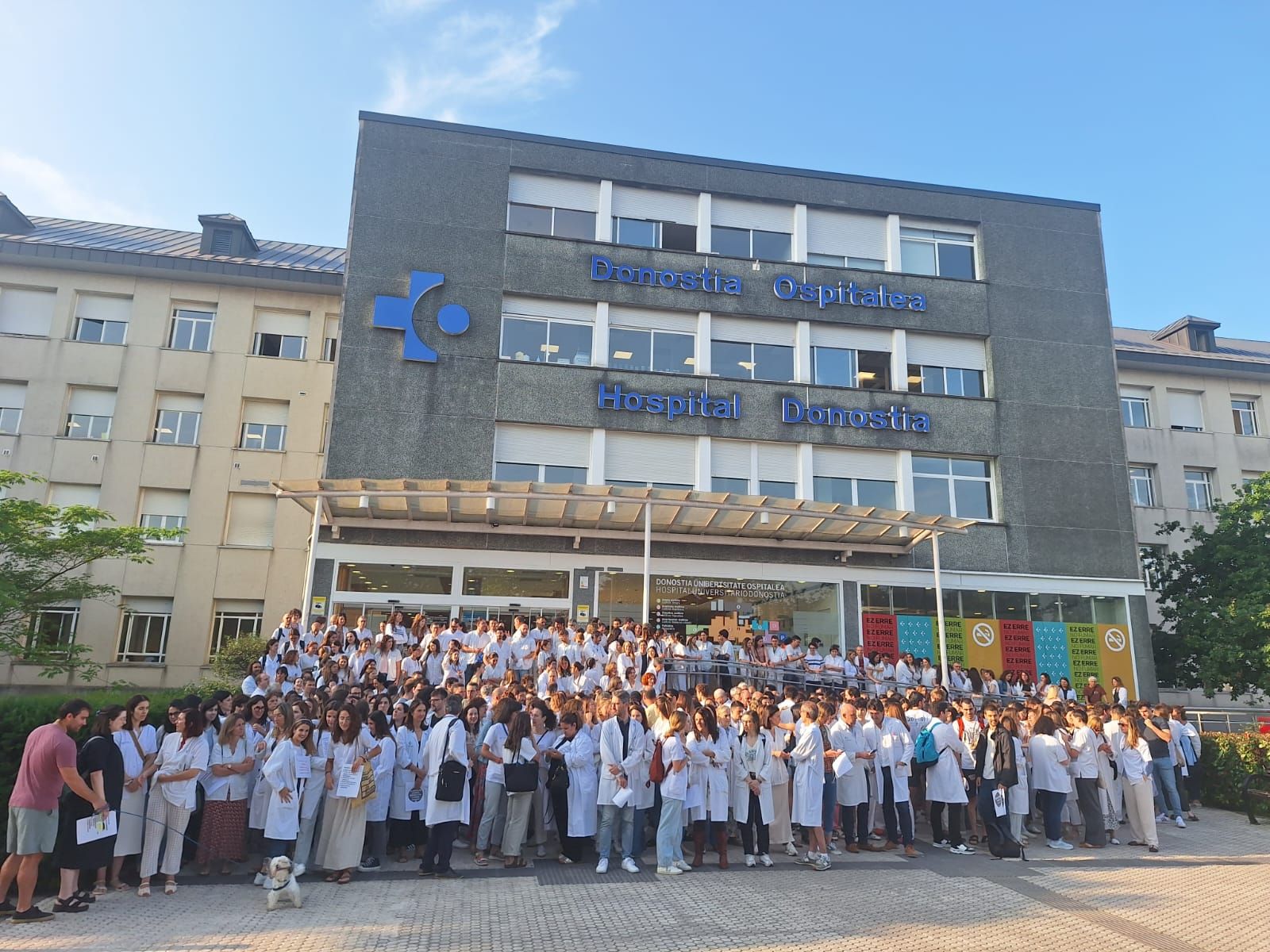 Operaciones aplazadas y consultas suspendidas por la huelga de médicos para regular las guardias y los horarios