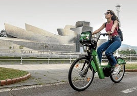 Las nuevas bicicletas son verdes y disponen de un sistema antivandálico más seguro.