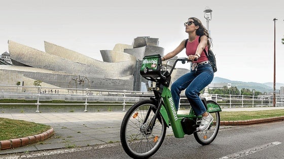Las nuevas bicicletas son verdes y disponen de un sistema antivandálico más seguro.