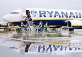 La aerolínea aplicará la sanción a los pasajeros que tengan que ser expulsados del avión por sus comportamientos incívicos