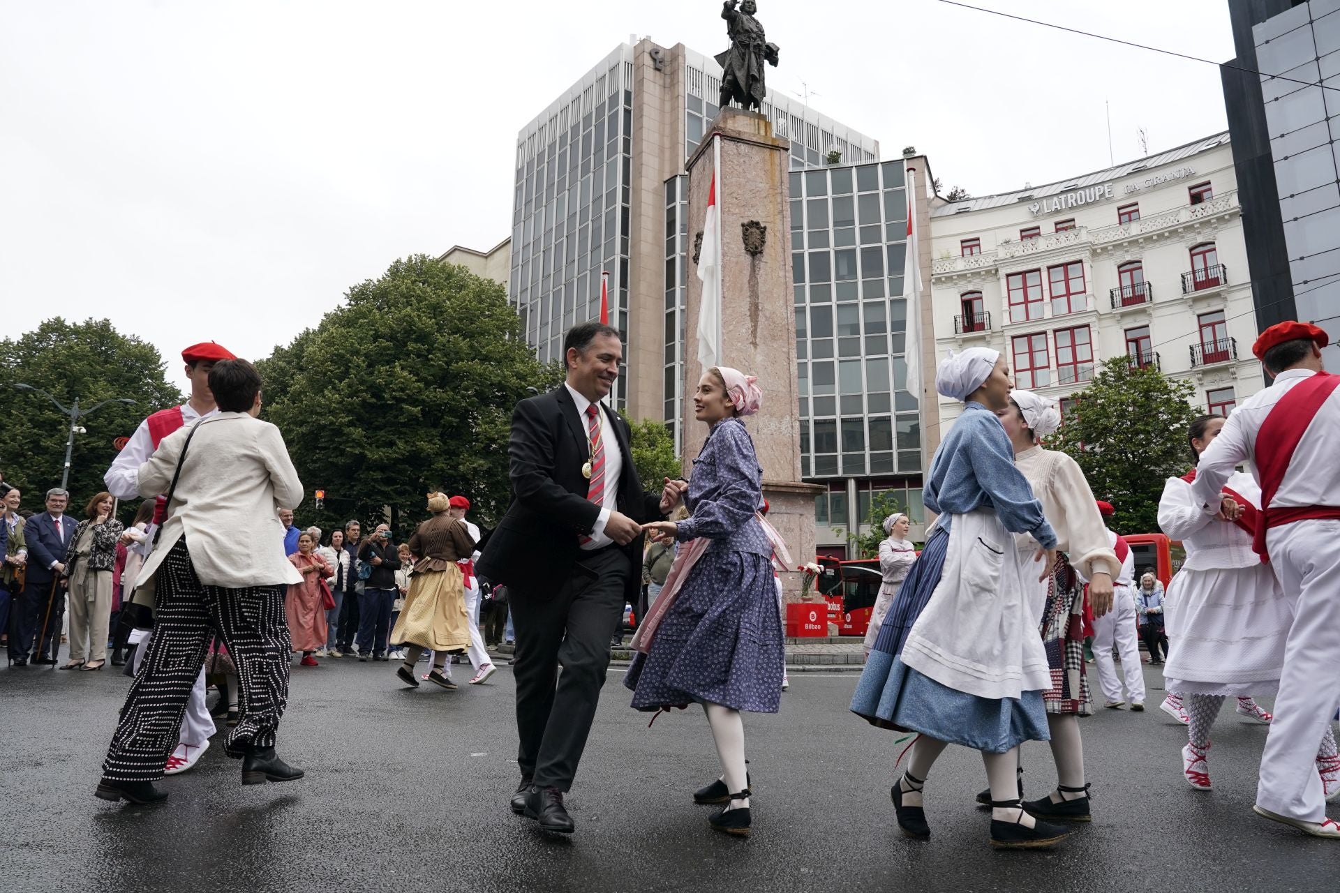 El acto oficial por el 725 aniversario de Bilbao, en imágenes