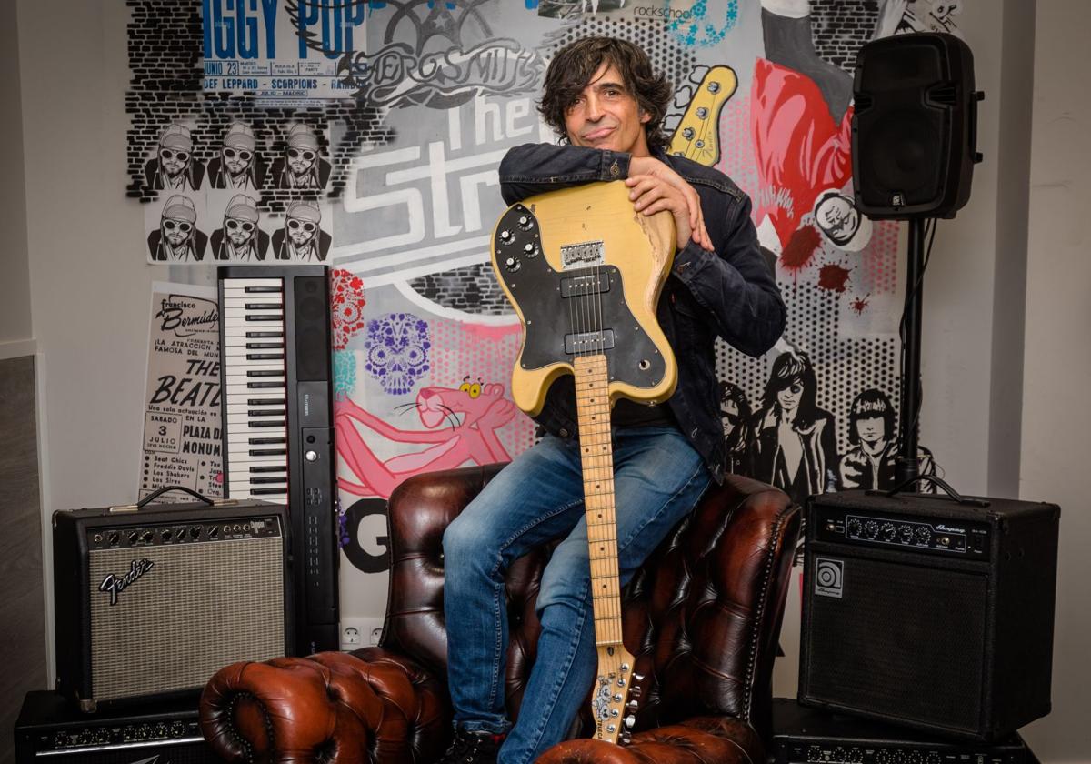 Iñigo Etxeita es guitarrista y cantante de Búfalo Club.