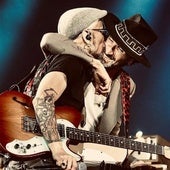 El detallazo de Fito con Leiva en su parada en Bilbao: «Se me rompió la guitarra»