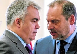 Santos Cerdán y José Luis Ábalos, en el Ministerio de Transportes cuando tomó posesión Óscar Puente.