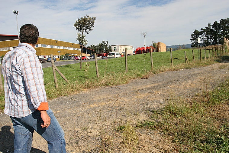 Vista de los terrenos en los que se proyecta el poligono industrial de Miango-Agerre-Untxeka, en Muxika.