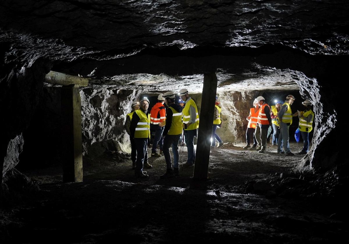 Visita institucional a las minas de Atauri.