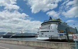 Tres cruceros coinciden este lunes en la terminal de cruceros de Getxo.