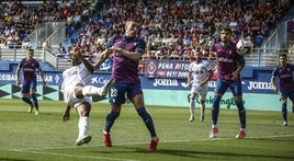 Sylla marca en el último Eibar-Alavés disputado en Segunda en 2023.