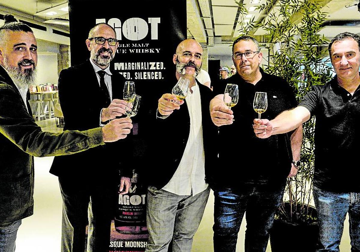 José Luis Navarro, Rocco Caira, Manu Iturregi, Iker Iglesias y Josu Garaialde.